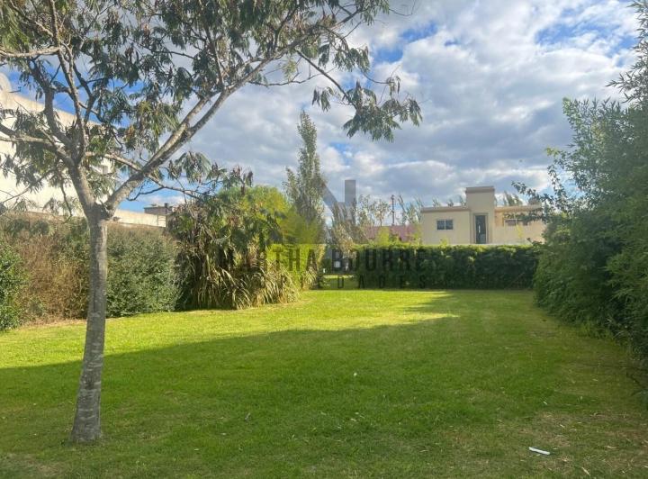 Terreno · 379m²