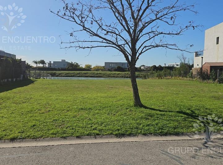 Terreno · 831m²
