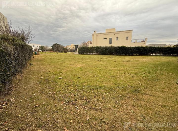 Terreno · 643m²
