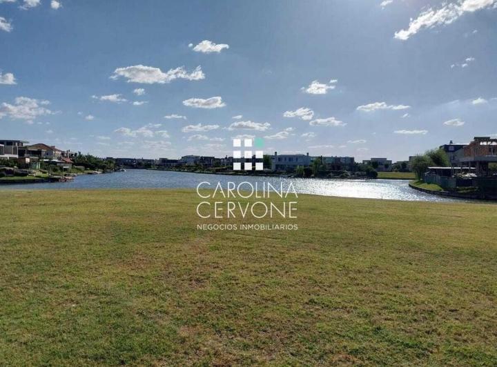 Terreno · 910m²
