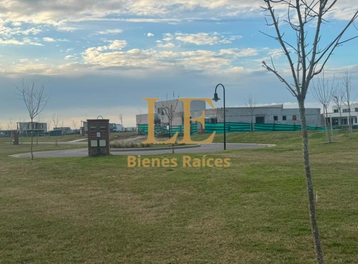 Terreno · 779m²