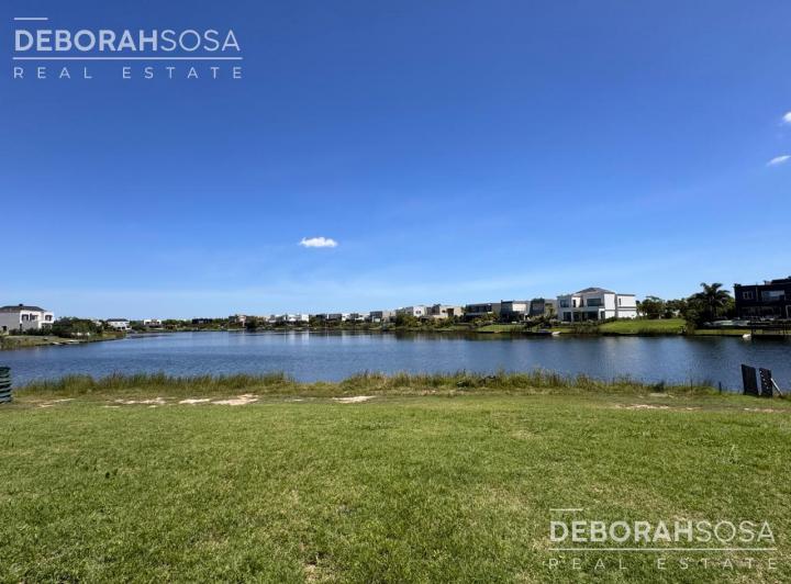 Terreno · 944m²