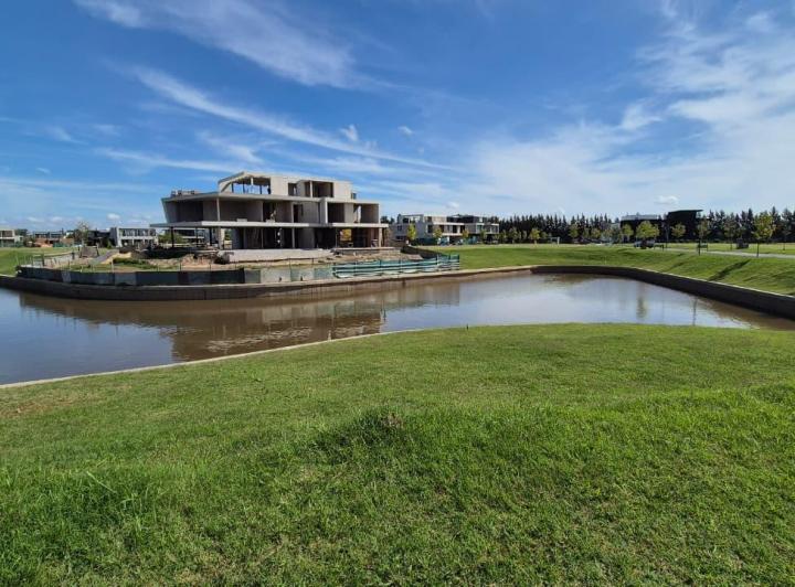 Terreno · 1080m²