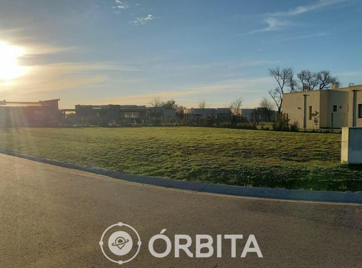 Terreno · 651m²