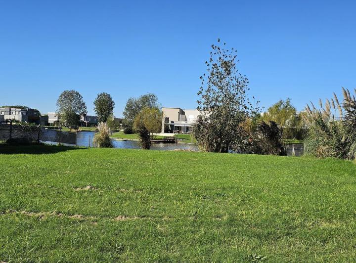 Terreno · 856m²