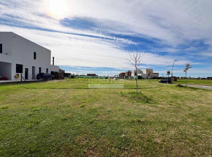 Terreno · 694m²