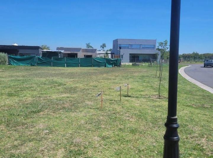 Terreno · 621m²