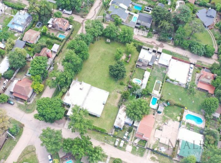 Terreno · 2200m²