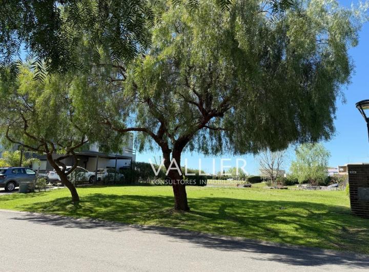 Terreno · 832m²