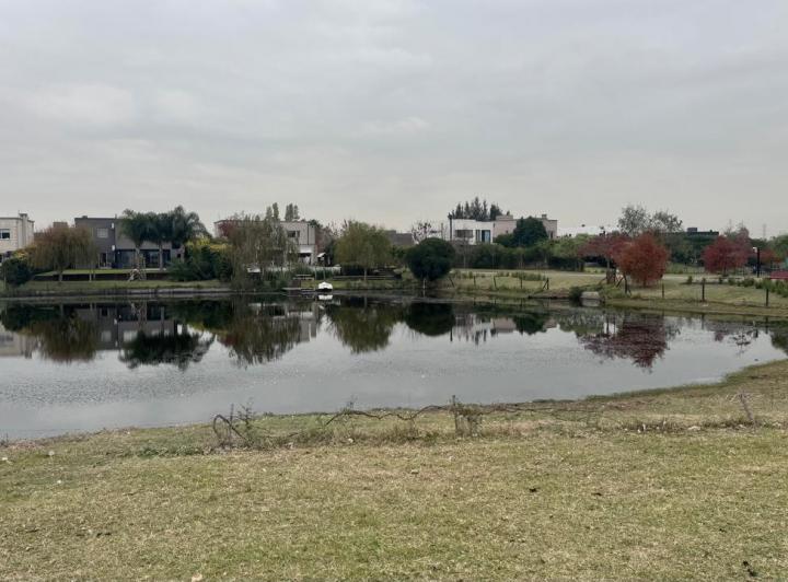 Terreno · 816m²