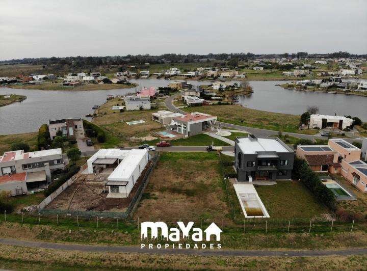 Terreno · 820m²