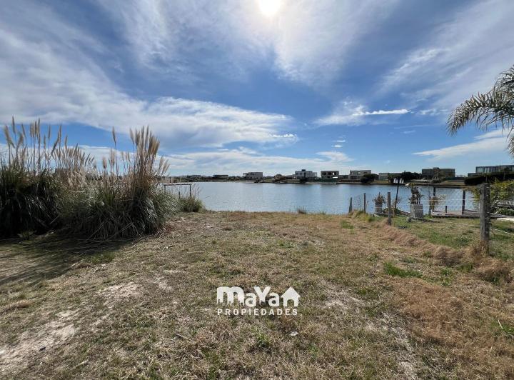 Terreno · 863m²