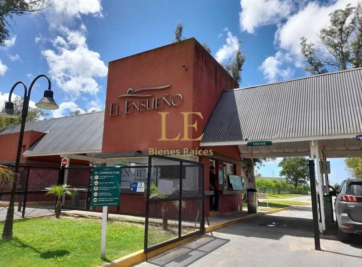Terreno · 758m²