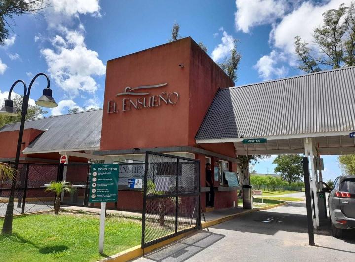 Terreno · 726m²