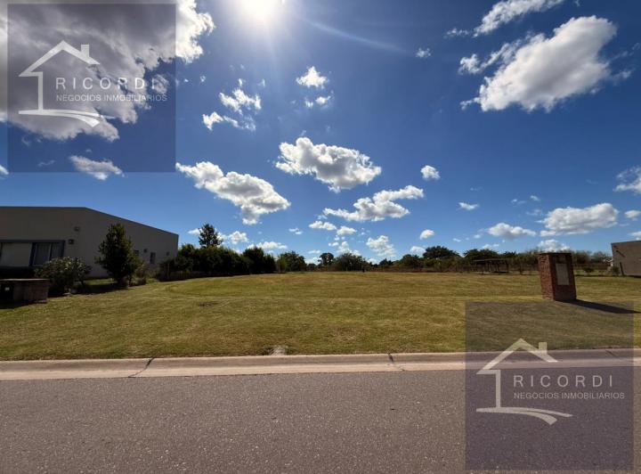 Terreno · 831m²