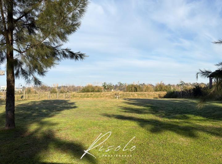 Terreno · 782m²