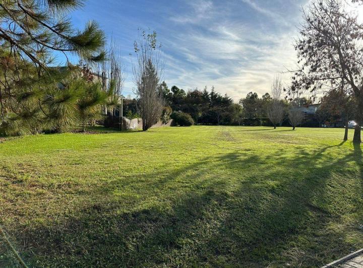 Terreno · 873m²