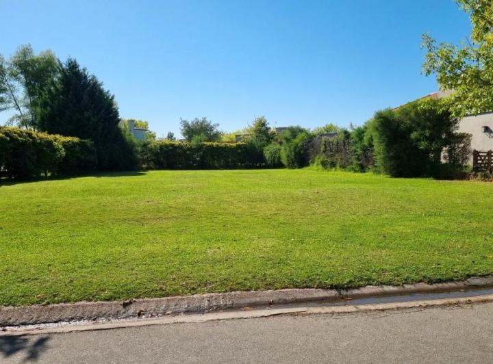 Terreno · 830m²