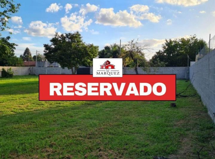 Terreno · 698m²