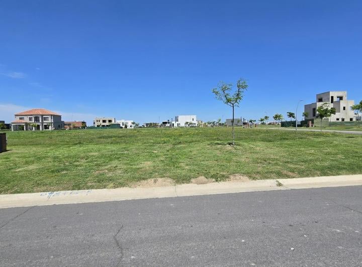 Terreno · 681m²