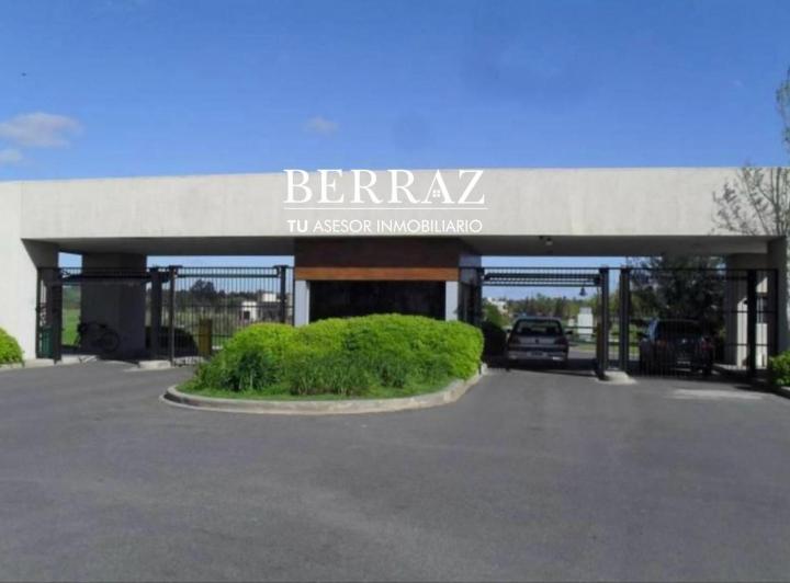 Terreno · 919m²