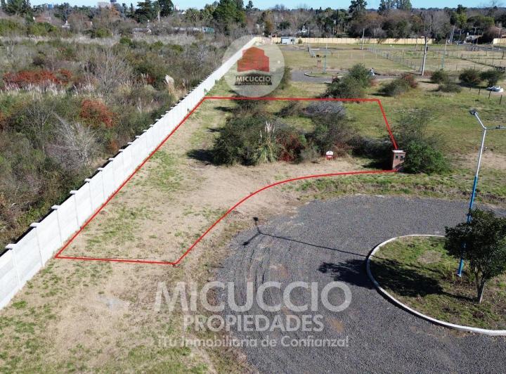 Terreno · 601m²