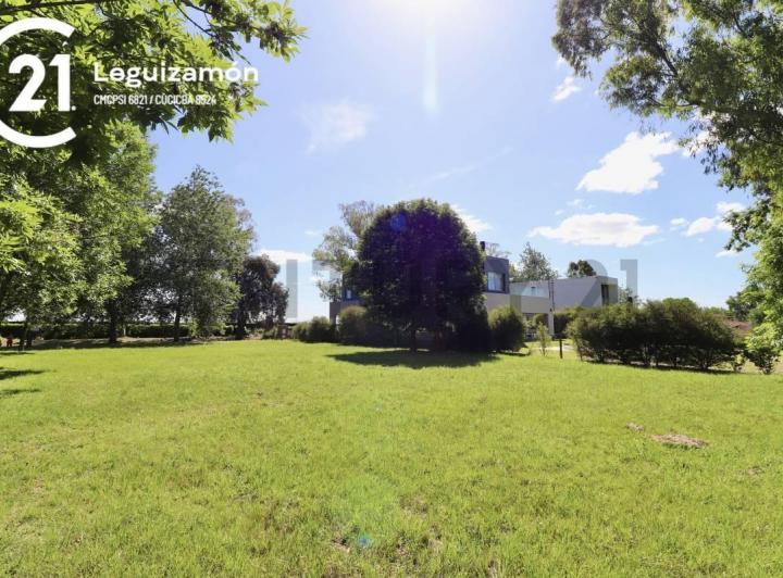 Terreno · 941m²