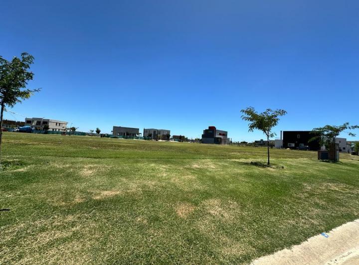 Terreno · 610m²