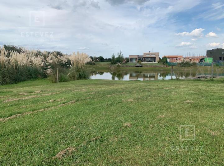 Terreno · 806m²