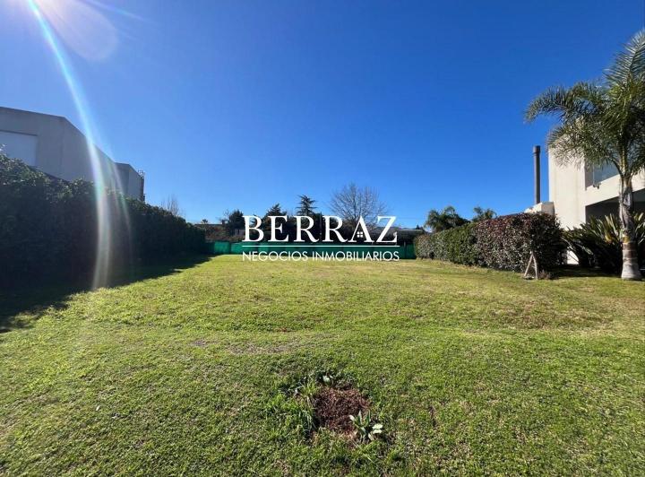 Terreno · 688m²