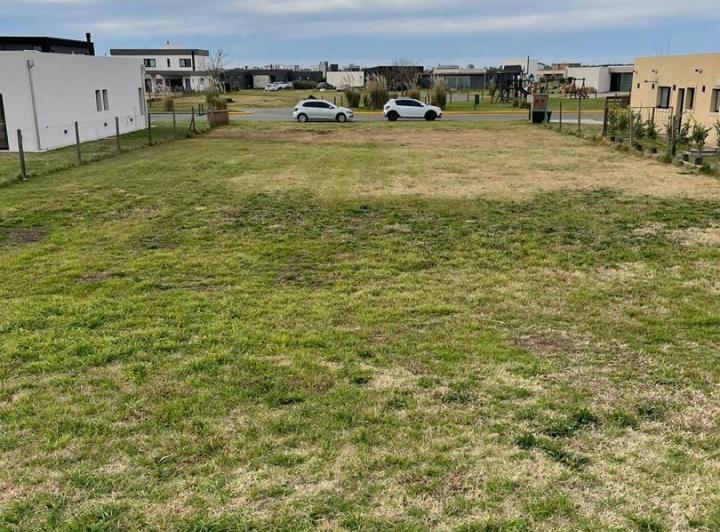 Terreno · 910m²
