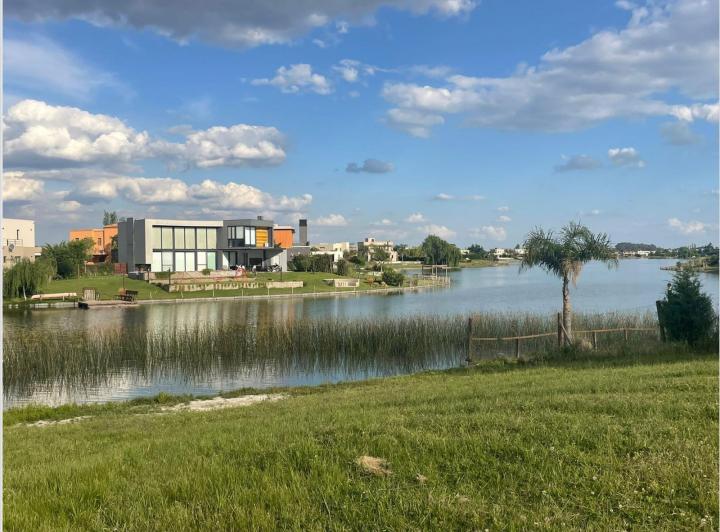 Terreno · 977m²