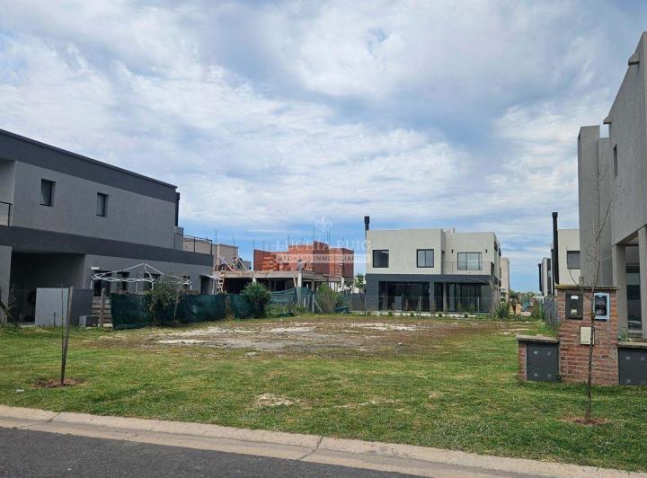 Terreno · 405m²