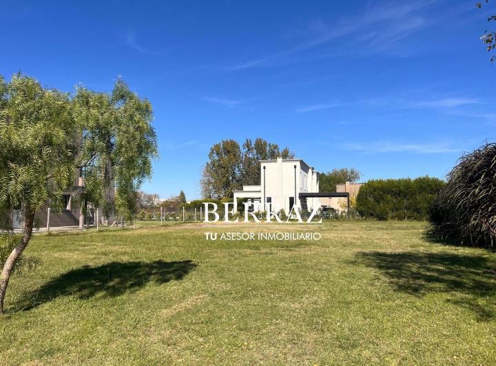 Terreno · 721m²