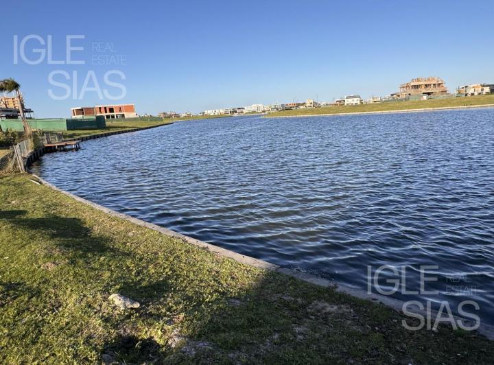 Terreno · 978m²