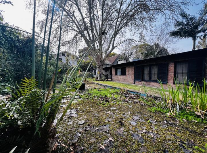 Terreno · 228m² · 6 Ambientes · 2 Cocheras