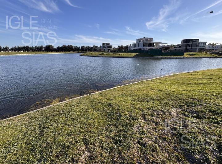 Terreno · 981m²