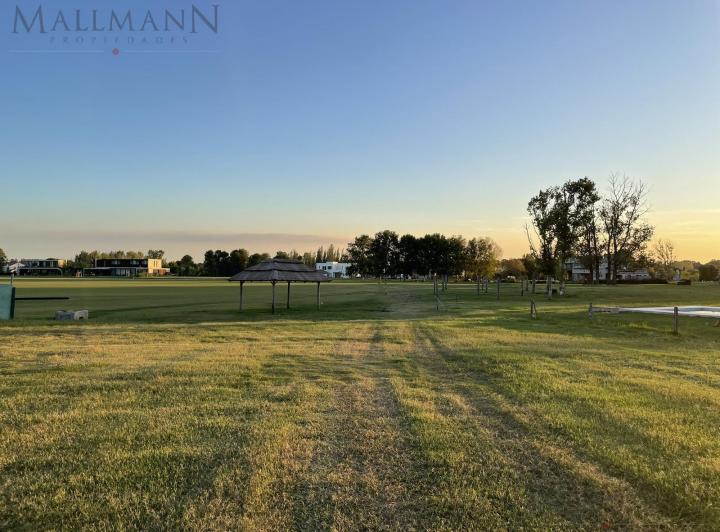 Terreno · 1627m²