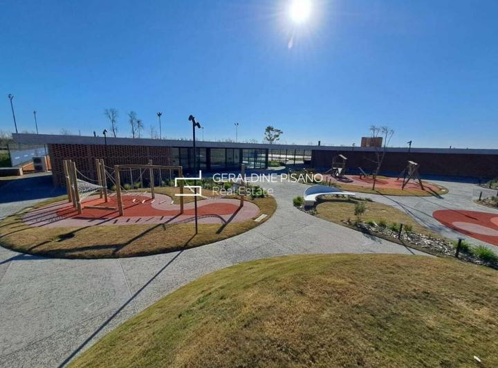 Terreno · 683m²