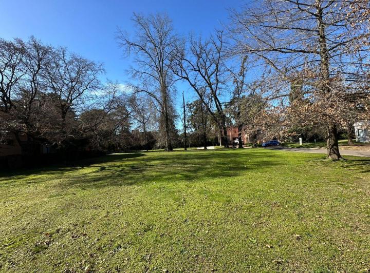 Terreno · 916m²