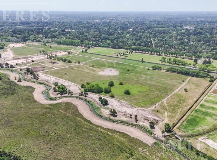 Terreno · 744m²
