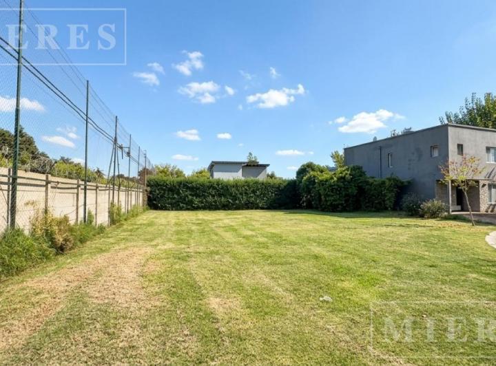 Terreno · 438m²