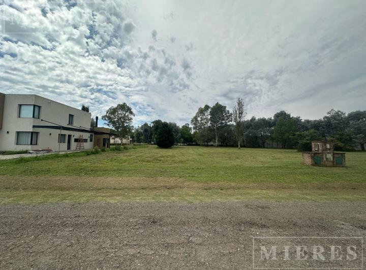 Terreno · 888m²