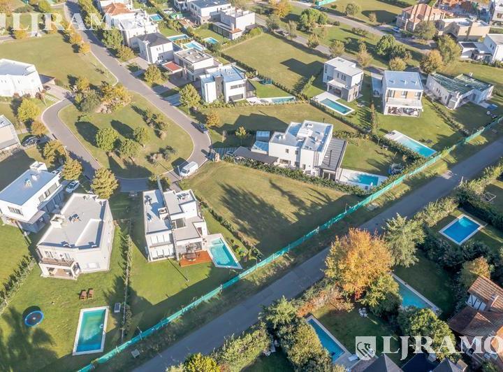 Terreno · 594m²