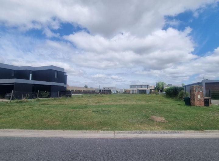 Terreno · 857m²