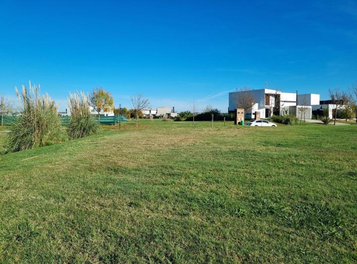 Terreno · 820m²