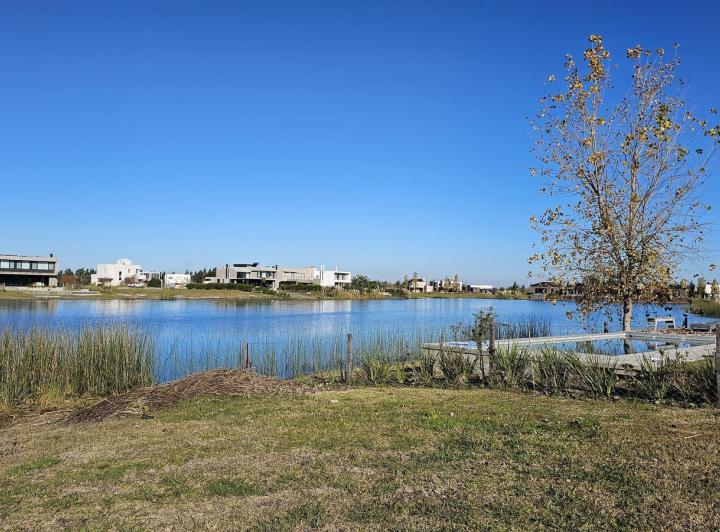 Terreno · 853m²