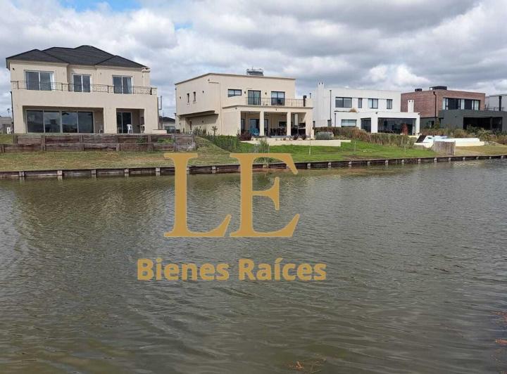 Terreno · 779m²