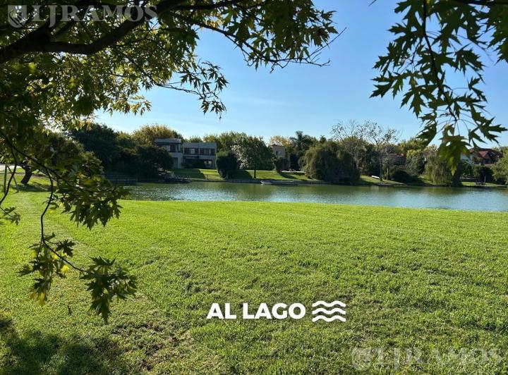 Terreno · 1051m²