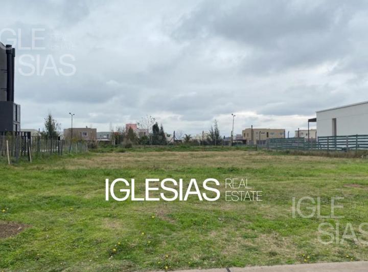 Terreno · 820m²